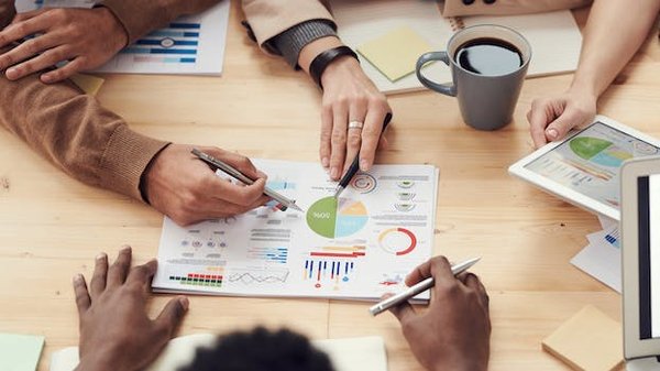 C'est quoi les 5 forces de porter et comment faire une analyse concurrentielle ?
