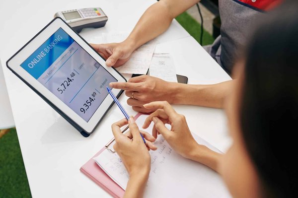 Compte bancaire d'entreprise : comment réduire les frais ?